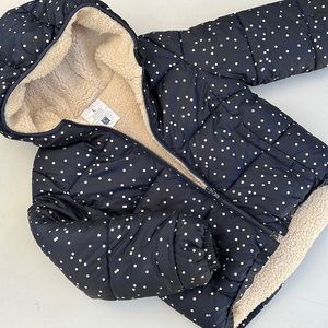 GAP KIDS Reversible Cold Control Cozy Puffer in Navy Dots (size L)